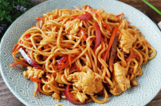 F5.Nouilles sautees aux  oeufs (chou/oignon/poivron)